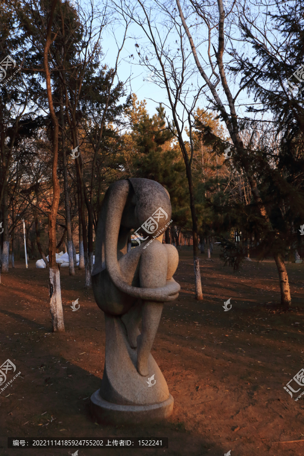 公园里的雕塑