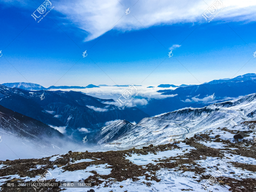 夹金山