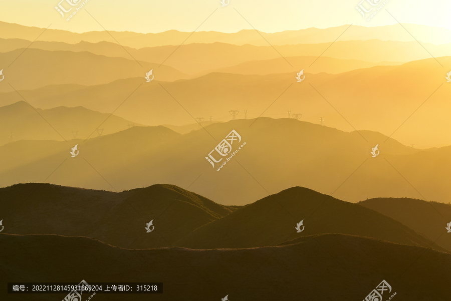 水墨远山山峦重叠