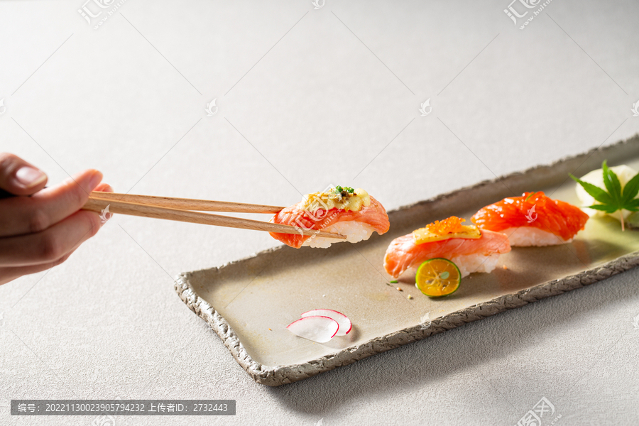 三味三文鱼寿司