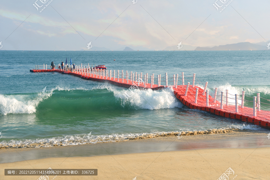 深圳大梅沙海滨海浪