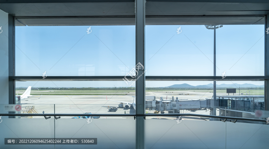 机场现代建筑候机楼玻璃窗