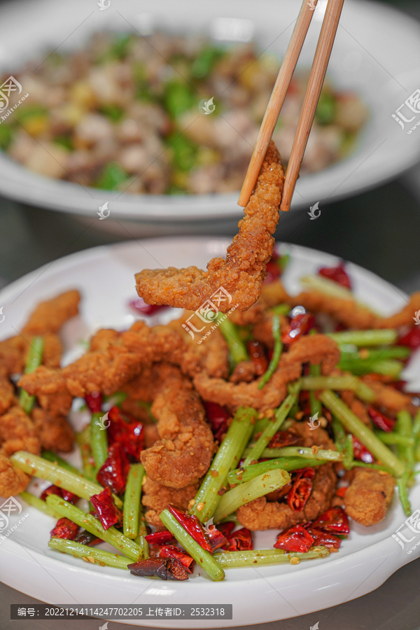 油炸酥肉炸肉中餐美食川菜