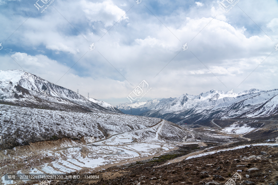 雪山风景画