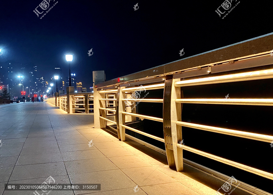 鸭绿江畔夜景栏杆