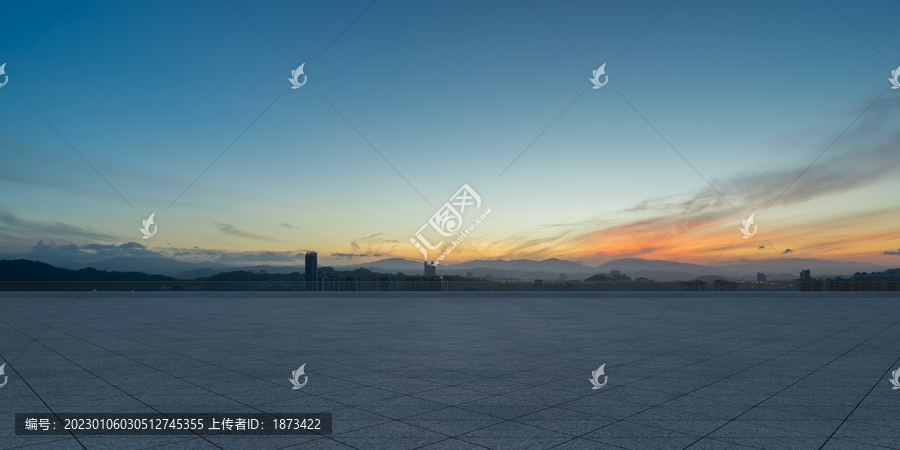 夕阳广场照片