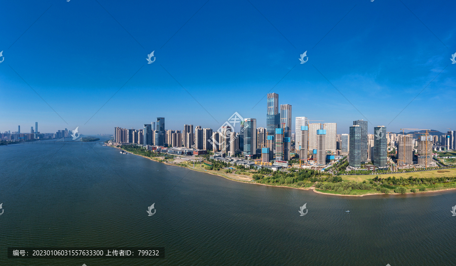 航拍长沙湘江沿岸湖南金融中心建筑群风光