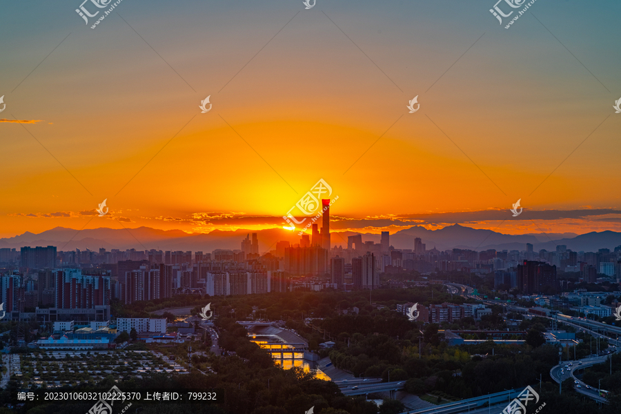 远眺夕阳下的国贸CBD中央商务区中国尊