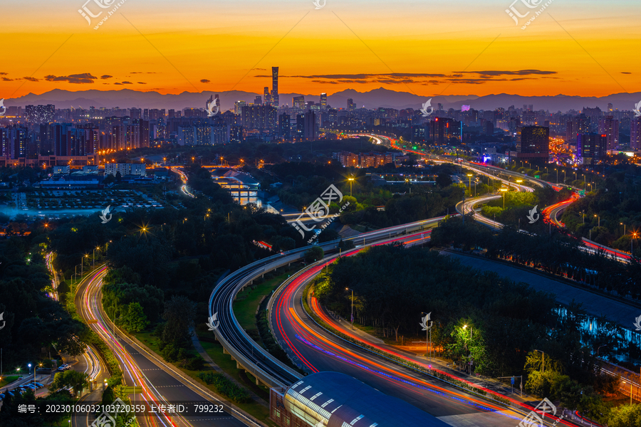 远眺夕阳下的国贸CBD中央商务区中国尊