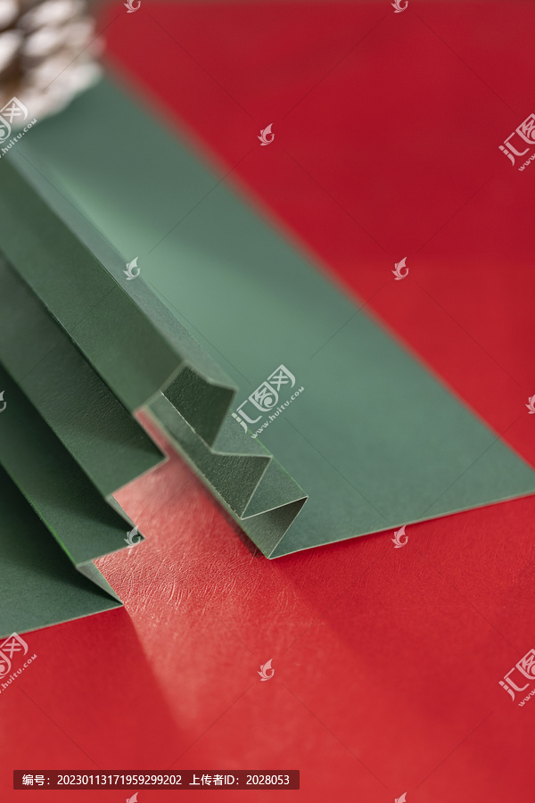 圣诞树造型卡纸光影创意