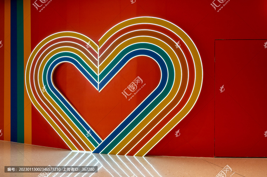 彩虹心形装饰背景墙
