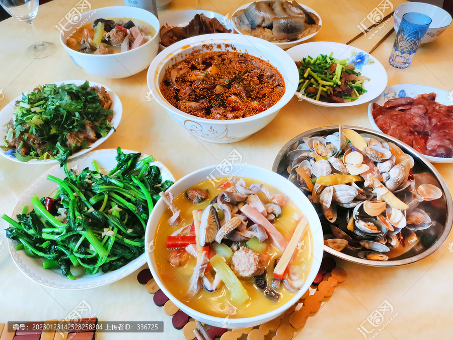 年夜饭四川传统年俗菜和海鲜