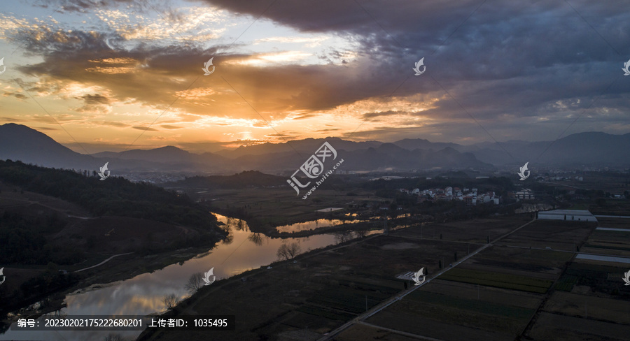 夕阳云彩与小河