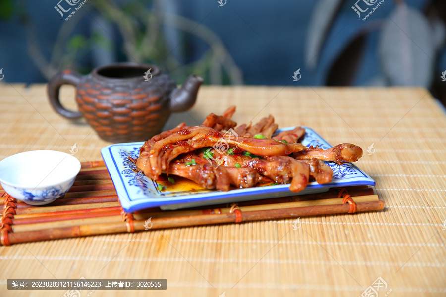 香辣卤鸭掌