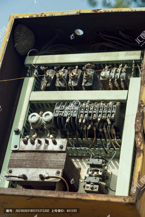废旧的电表箱