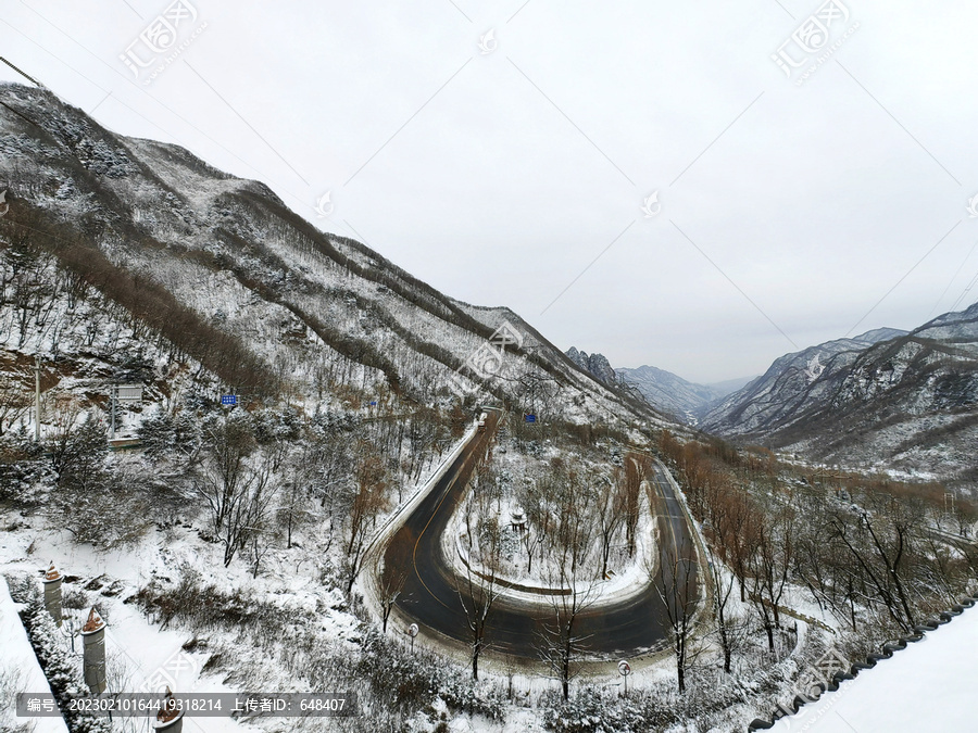 雪中秦岭公路