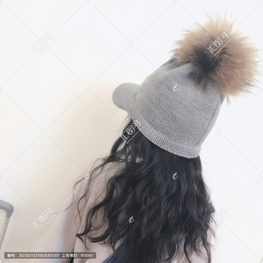 毛球鸭舌帽