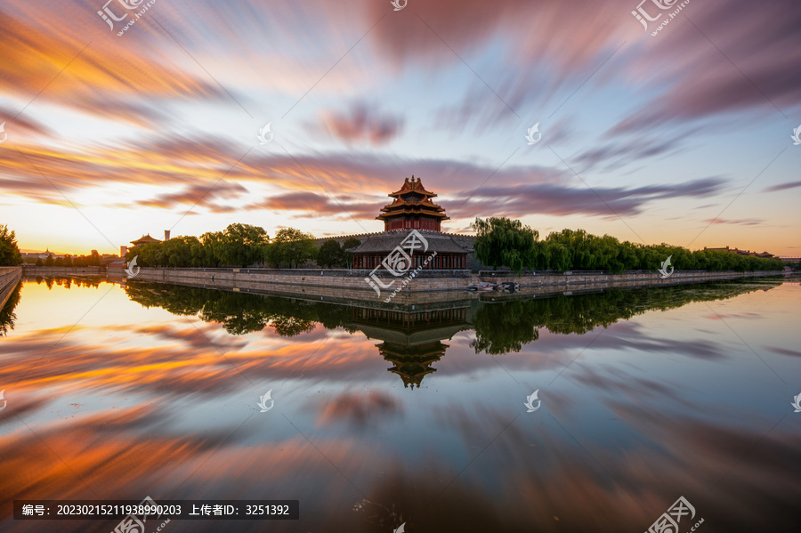 北京角楼大气朝霞