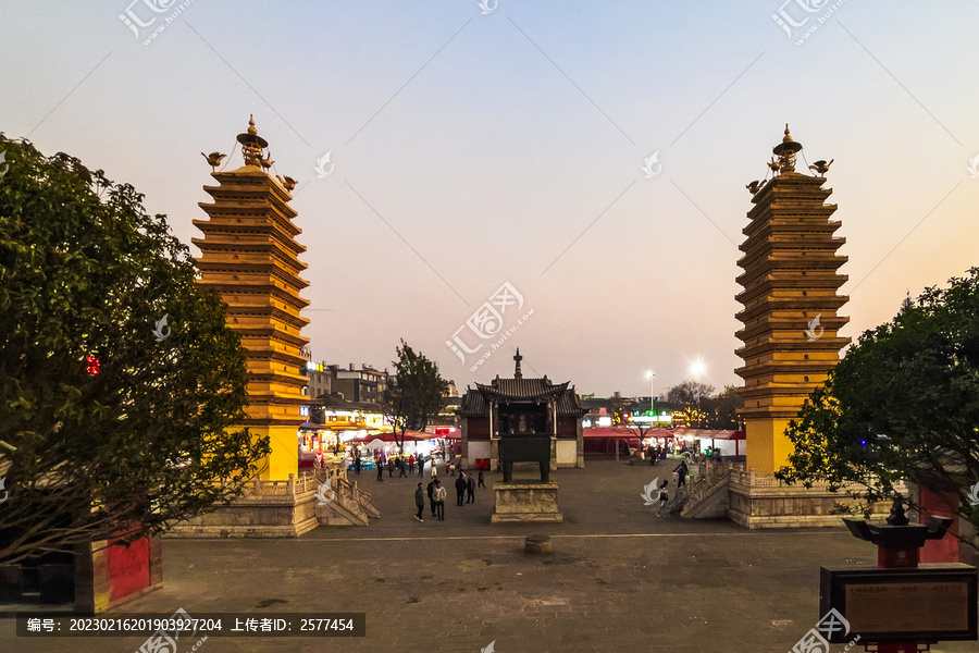 昆明妙湛寺夜景