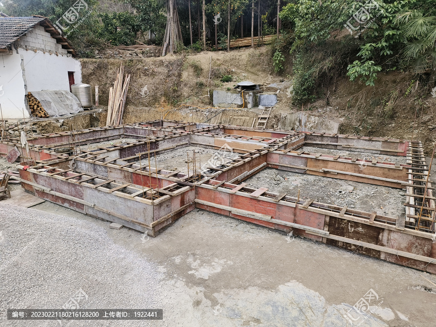 建筑制模板