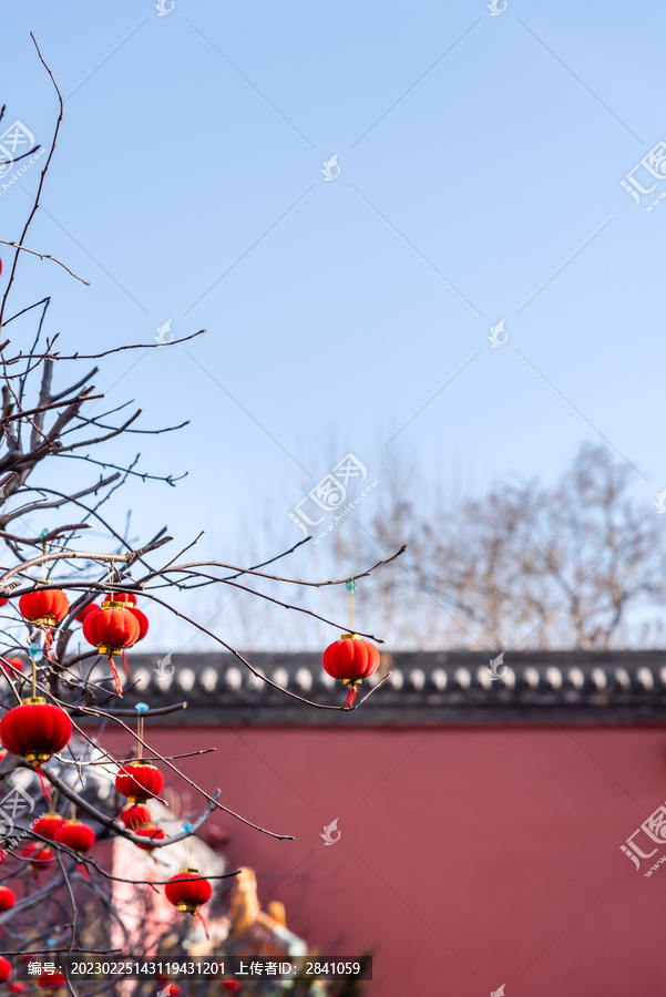 中国沈阳故宫的灯笼和古建筑
