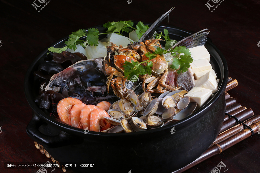 海鲜鱼头砂锅