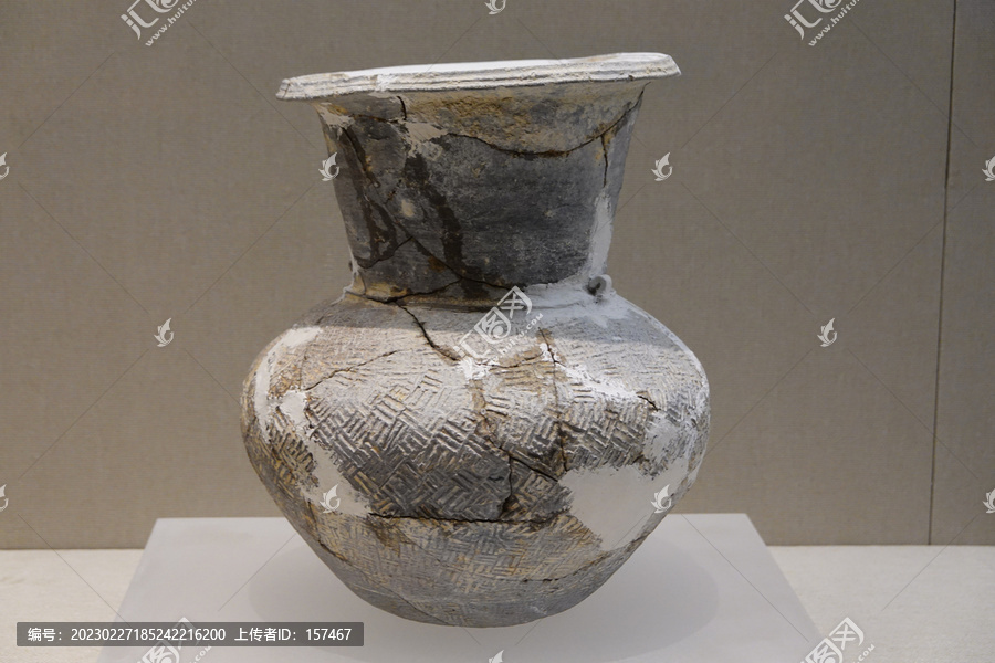 昙石山文化印纹硬陶罐