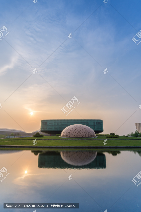 夕阳下的南京城市地标建筑