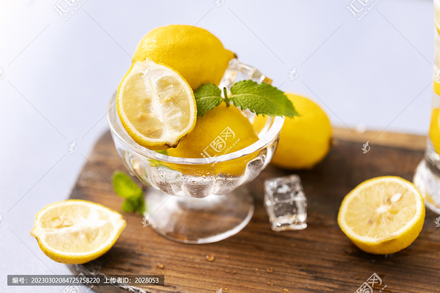 冰块水果柠檬夏天冷饮海报