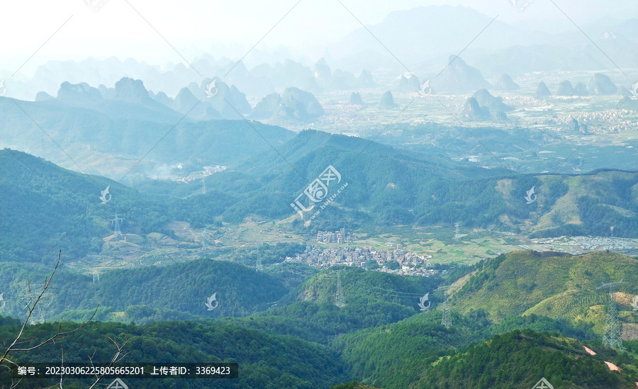 圣山峰顶鸟瞰龙源田园风光