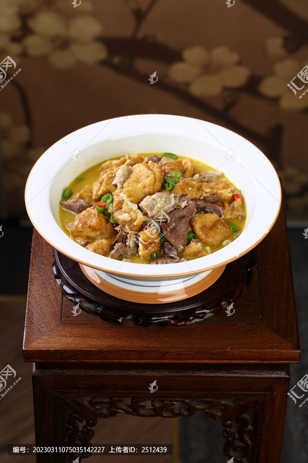 油豆腐焖拆骨肉