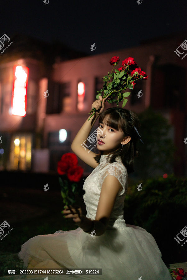 夜景婚纱美女