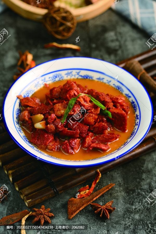 小碗牛肉