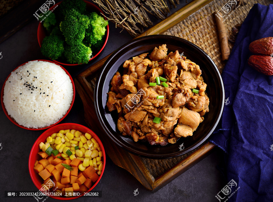 鸡肉拌饭