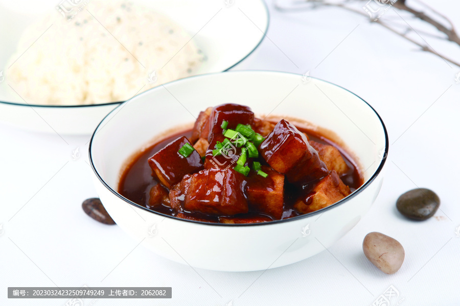 酱香肉焖饭