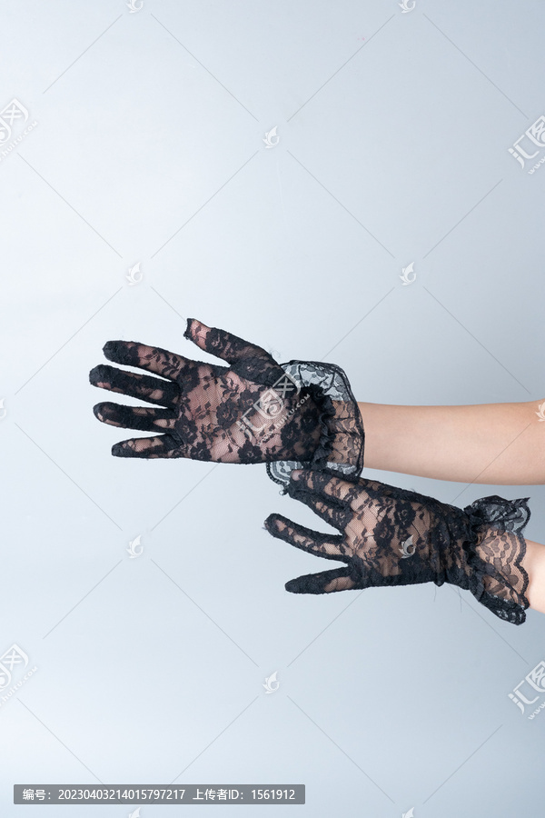 女性戴手套