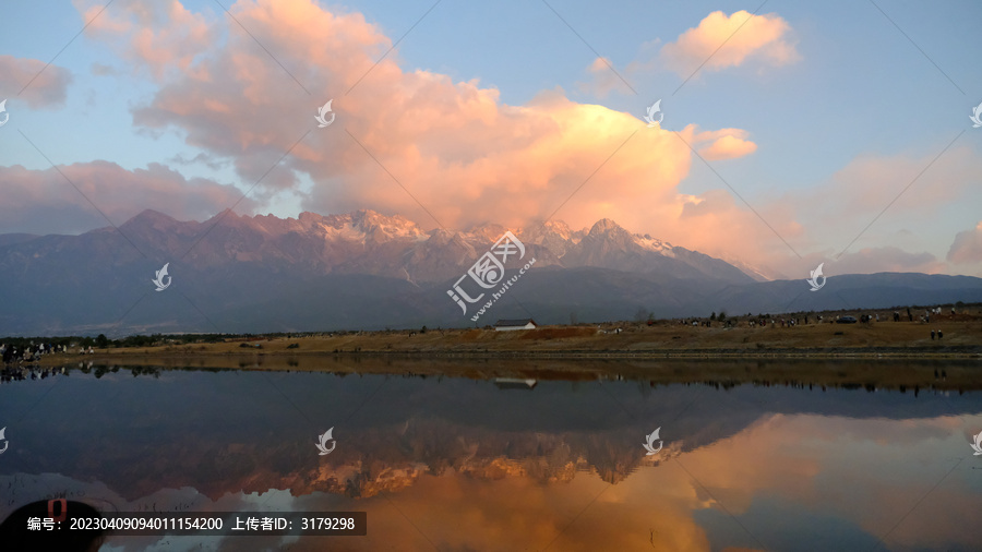 丽江市玉龙雪山东巴谷日出