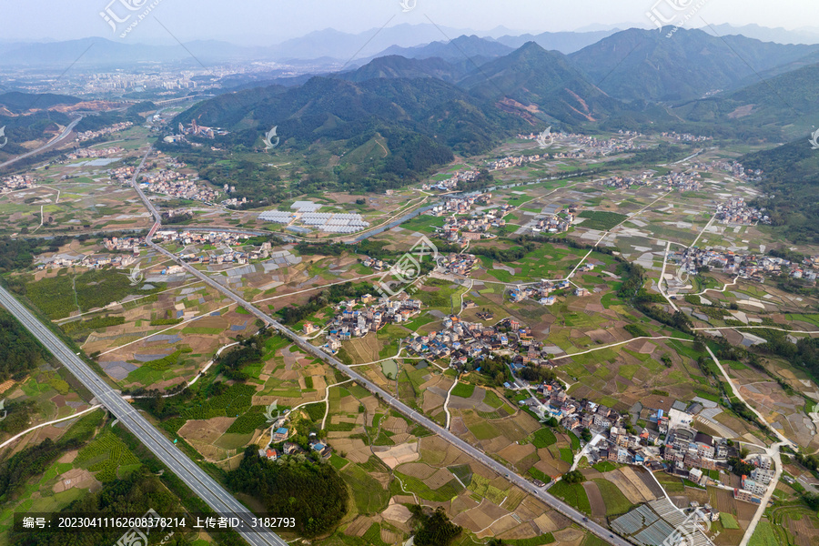 春日五彩田园村庄风光景色秀丽