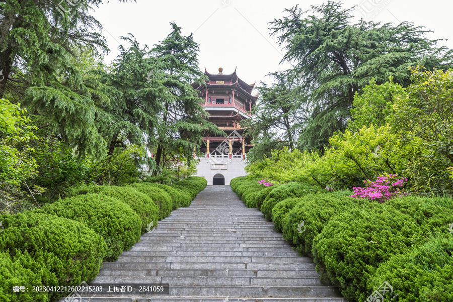 南京雨花台的雨花阁园林古建筑