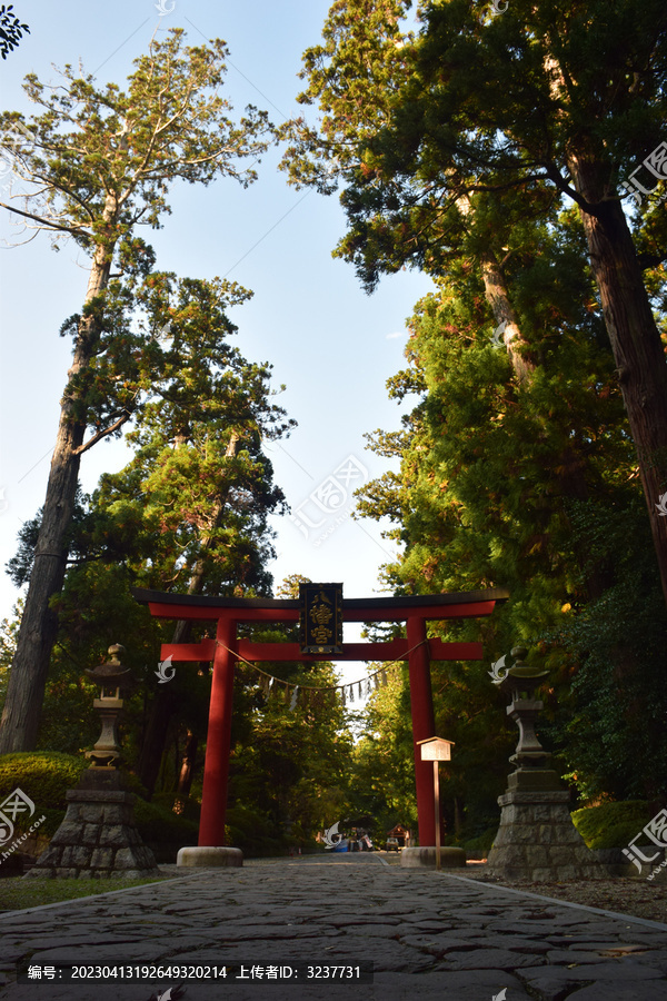 日本神社木制鸟居
