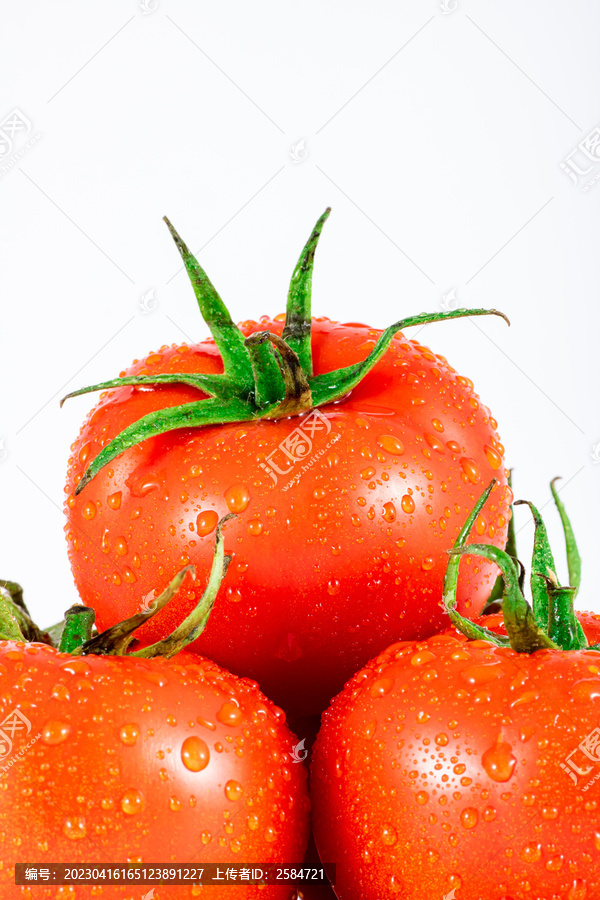 带水珠的西红柿