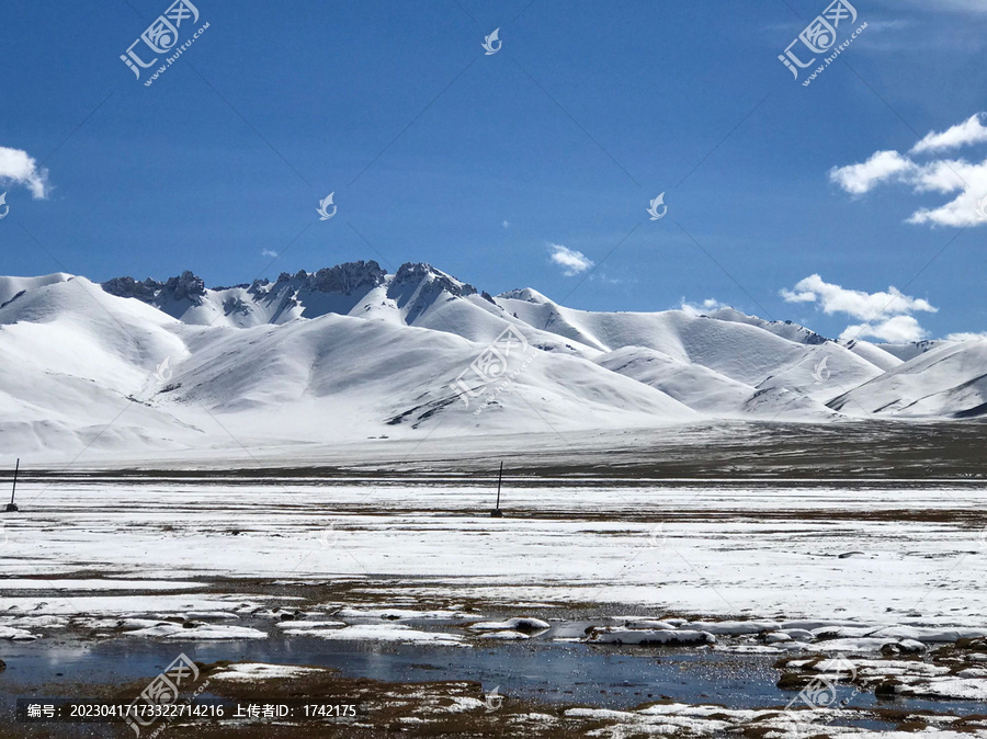 雪山湖泊