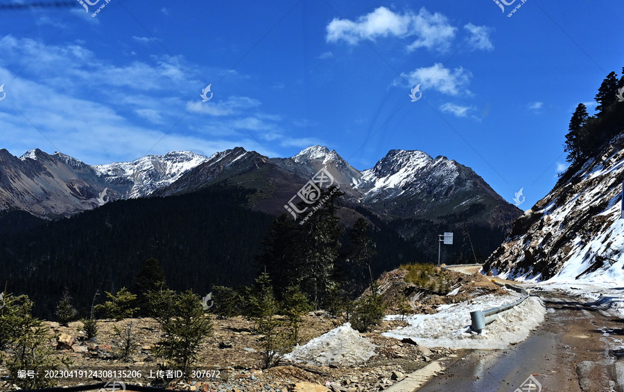 云南高原雪山