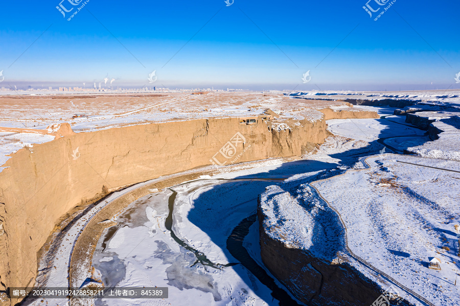 航拍嘉峪关长城第一墩景区雪景