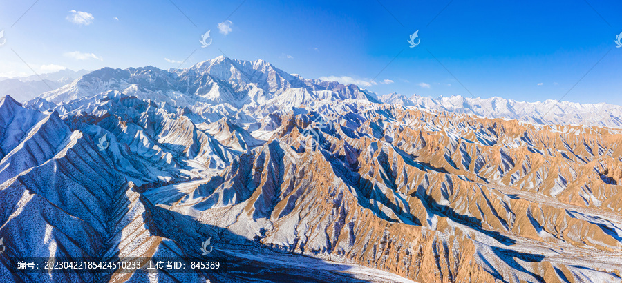 航拍冬季祁连山脉雪景