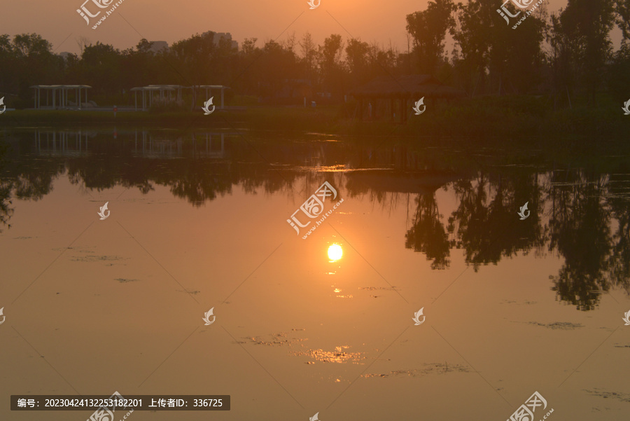 成都东安湖公园夕阳余晖