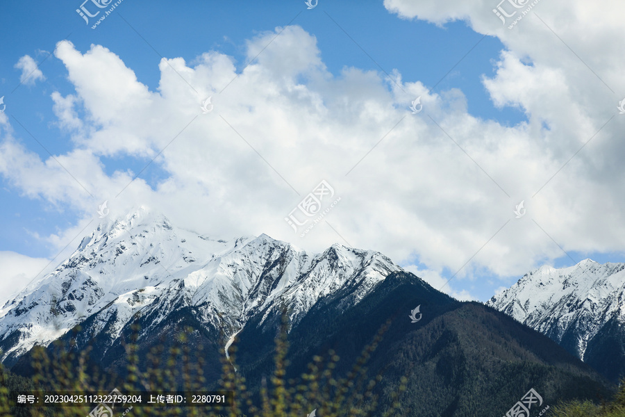 多雄拉山白雪皑皑