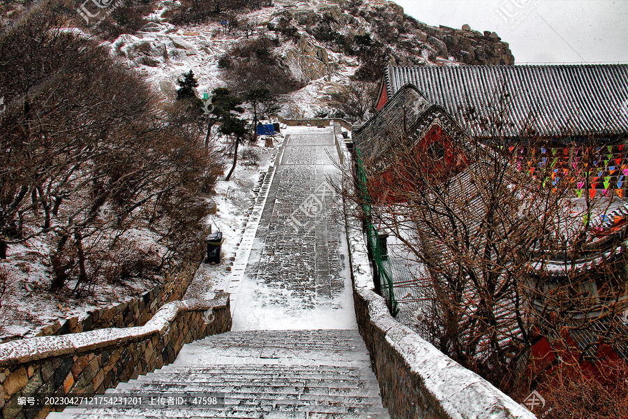 泰山山顶雪景