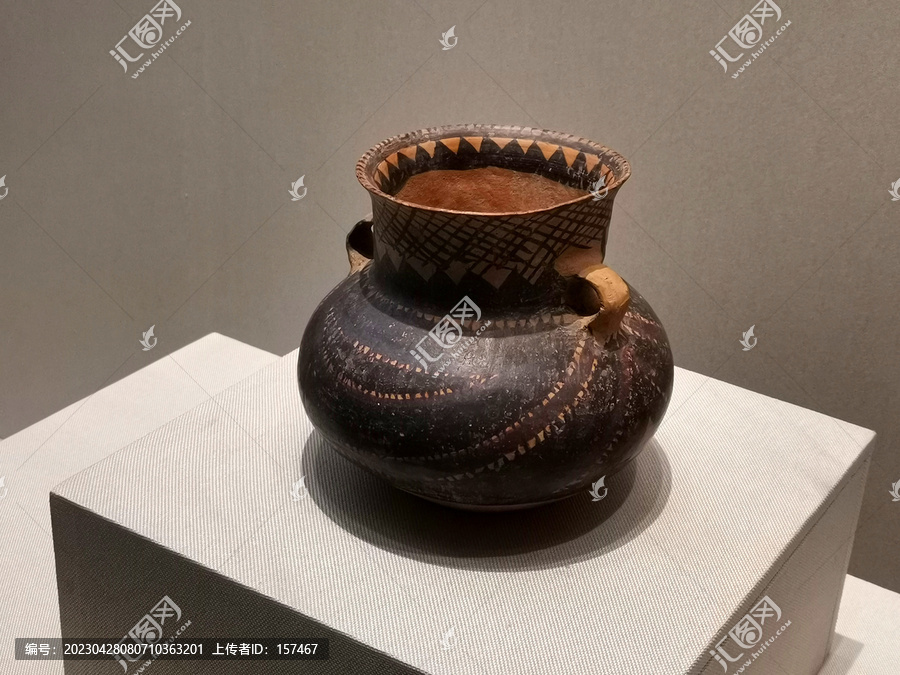 马家窑文化双耳彩陶罐