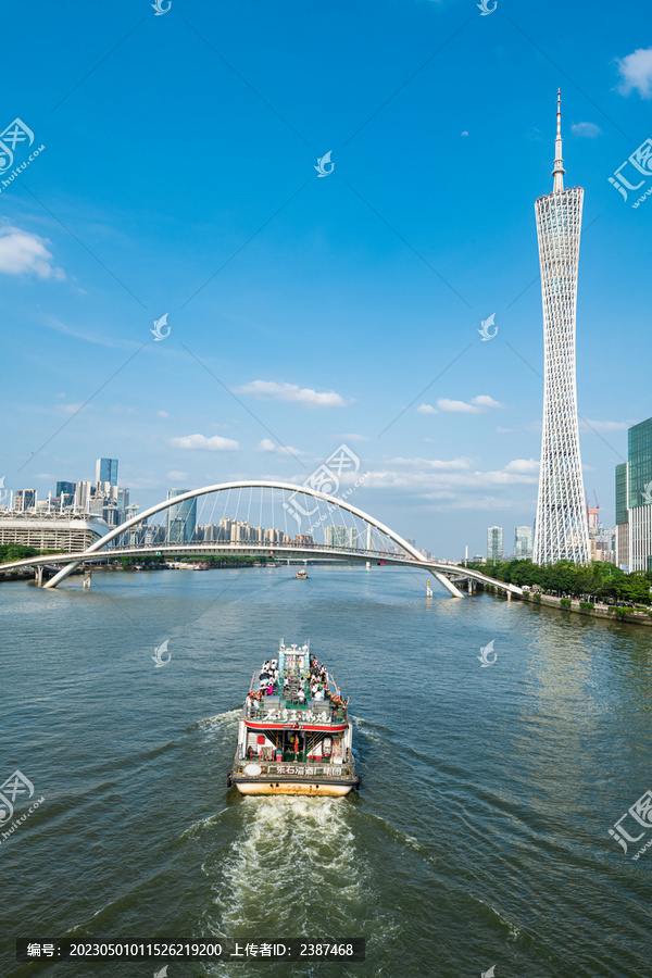 广州珠江游船与小蛮腰风景